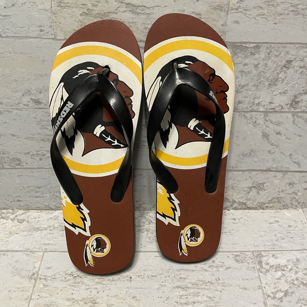 Washington Redskins Womans 6/7 Thongs Flip Flops Sandals medium see size Pic NEW